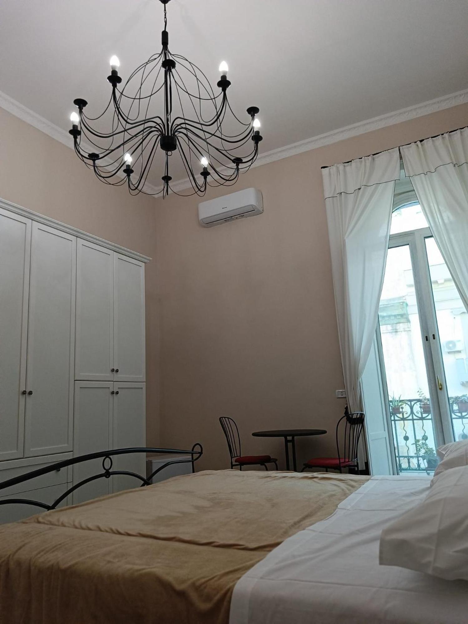 B&B Liberty House เนเปิลส์ ภายนอก รูปภาพ